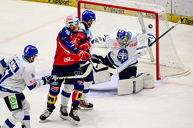 ONLINE: Pardubice ničí Kladno, Sparta se radovala předčasně, Litvínov otáčí