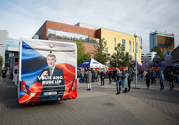 Zvířata na Čapím hnízdě se mají lépe než bezdomovci v Liberci, řekl Babiš v kampani