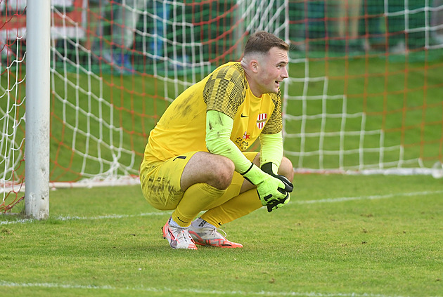 Fandím Baníku! popíchl brozanský brankář kotel fotbalové Slavie. A rozpoutal peklo