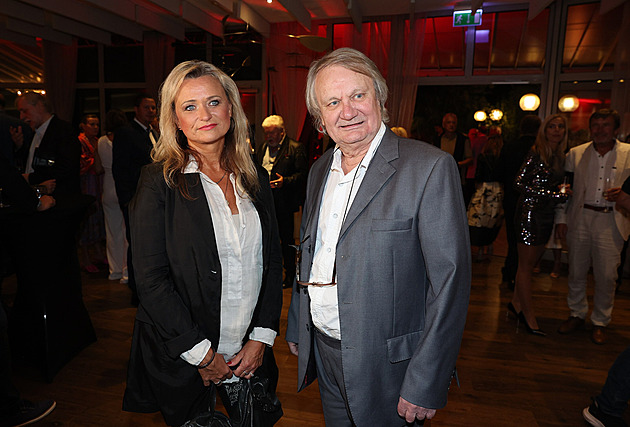 Chci mu zajistit důstojné podmínky, říká Adamcová o údajném únosu manžela