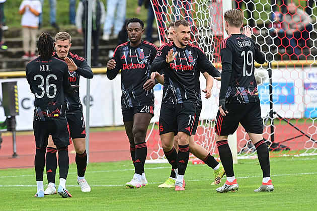 ONLINE: Sparta vede v poháru proti Varům, dvakrát se prosadil Suchomel