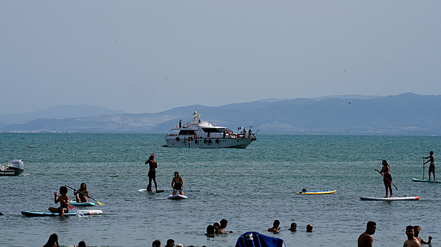 Itálie posílá válečnou loď na pomoc flotile Thunbergové mířící do Gazy