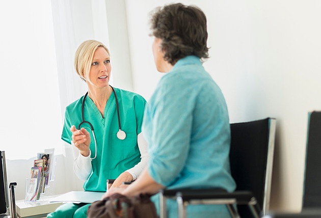 Preventivní prohlídky se od ledna změní. Praktici častěji vyšetří cukr i EKG