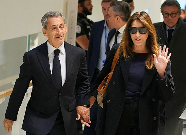 Sarkozyho v kauze peněz od Kaddáfího odsoudili na pět let za zločinné spiknutí