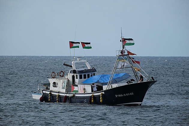 Flotile Thunbergové míří pomoci další lodě z Itálie a Španělska, náklad nepředá