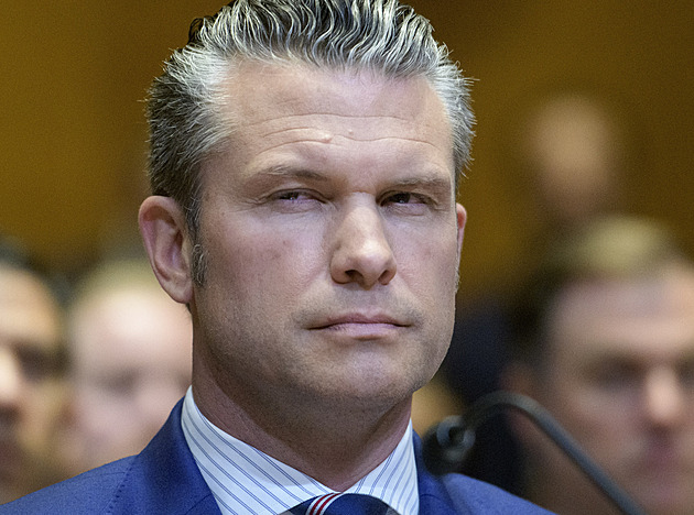Bezprecedentní. Hegseth svolává generály a admirály z celého světa, budí obavy