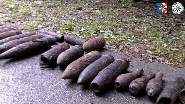 Při úklidu zahrady v Olomouci lidé našli 750 kg munice, zřejmě je z první republiky