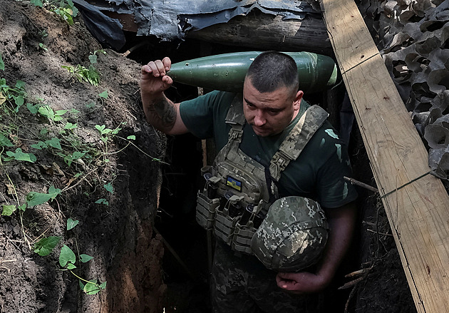 Rusko má novou taktiku tisíce zářezů, ale jeho ofenziva selhala, tvrdí Syrskyj