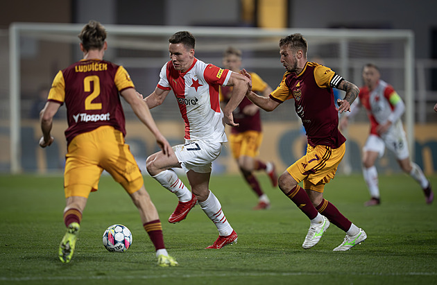 ONLINE: Slavia - Dukla, v základu Cham i Chorý, místo Staňka chytá Markovič