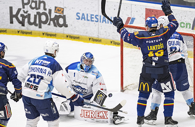 ONLINE: Motor uštědřil Kometě osmigólový debakl. Vítkovice vedou v Olomouci