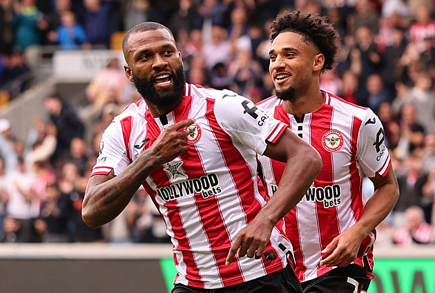 ONLINE: V akci City či Chelsea, večer hrají Wolves. Brentford si poradil s United