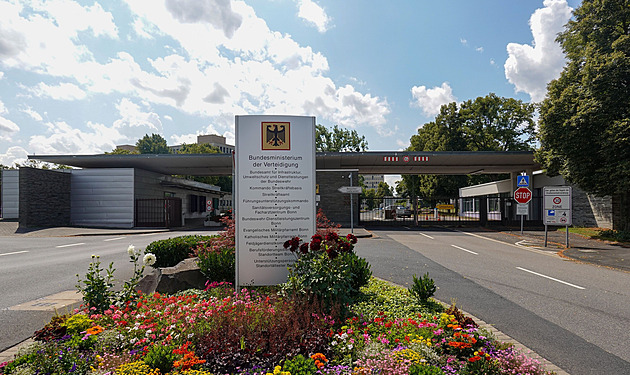 Berlín chce po 35 letech jednoty všechna ministerstva. Scestné, odpovídá Bonn