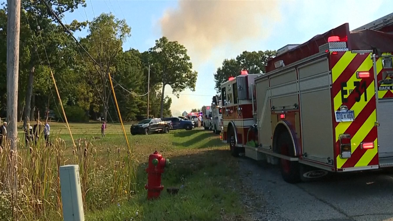 Střelba v kostele v Michiganu. Na místě jsou mrtví i zranění, z budovy šlehají plameny