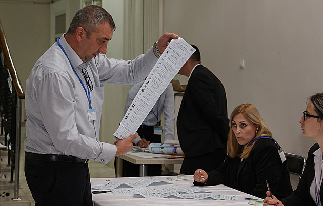 Ve volbách v Moldavsku vede proevropská strana PAS, Proruský blok má 28 procent