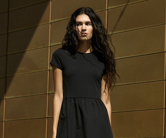 Černá móda není smutná. Udělejte si ji svěží a elegantní