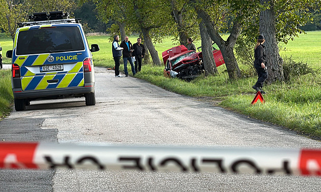 Řidič osobního auta srazil na Berounsku chodkyni, žena srážku nepřežila