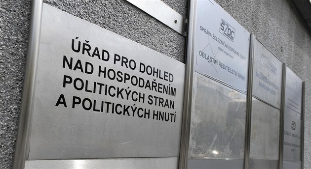 Polovina kandidujících stran nepřiznala sponzory. Hrozí jim statisícové pokuty