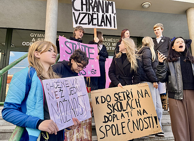 Nerušte osmiletá gymnázia. Úvaha kraje se nelíbí studentům, svolali protest