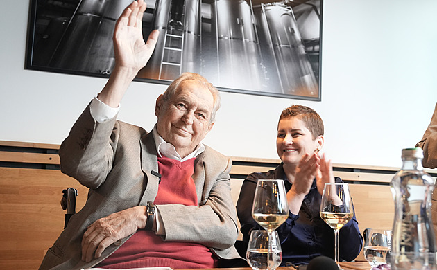 Jet do Moskvy? Za Putinem ne, s novým ruským prezidentem by se Zeman setkal