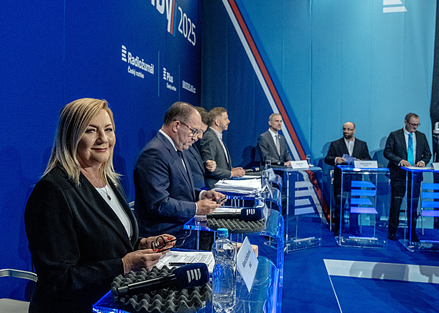 Lídři se v debatě přou o bydlení. Šťastný překvapil Schillerovou pozváním na víno