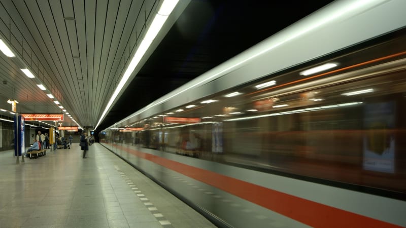 Metro na lince C v úseku z Kačerova na Háje nejezdí. Došlo ke střetu s člověkem