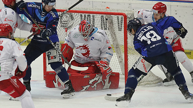 ONLINE: Třinec vede nad Vítkovicemi. Do Brna zavítá Kladno, Pardubice čekají Vary