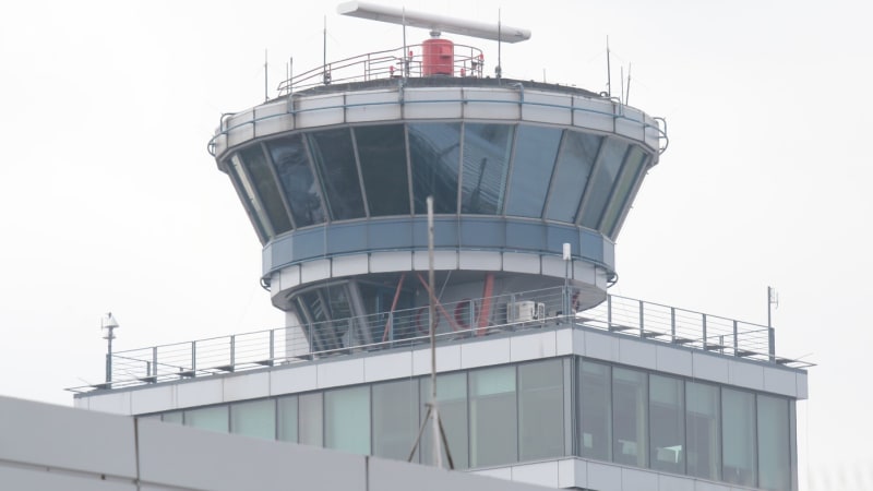 Poplach na pražském letišti: Anonym vyhrožuje, že se blíží drony. Zasahuje i armáda