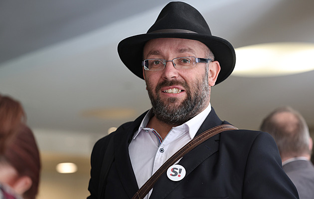 Stačilo! pod pěti procenty. Počkejme ještě chvíli, dostaneme se, věří Zaorálek