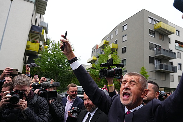 ONLINE: ANO triumfuje, slaví i Motoristé. Piráti předstihli SPD