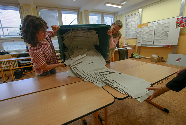 Karlovarský kraj zřejmě přijde o jeden mandát. Čtyři zbývající si rozdělí ANO a SPOLU