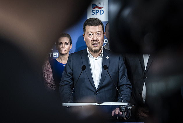 Jednání se rozbíhají. Okamura a Macinka se ještě dnes sejdou s Babišem