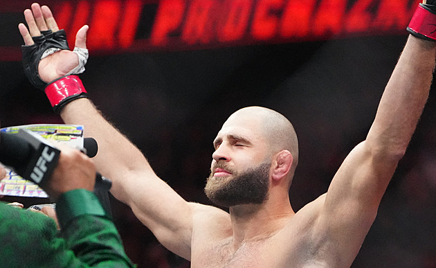 Hromada peněz. Procházka získal za K. O. další bonusy, celkem už za 11 milionů