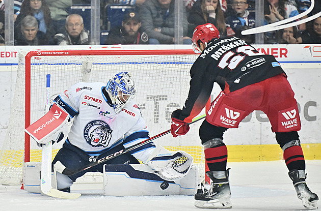 ONLINE: Hradec vede nad Libercem. Kladno proti Spartě snižuje, lídr prohrává