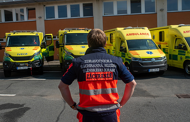 Nemůže dýchat, honem! Seniorka se bála o život vnuka, záchranka přijela zbytečně