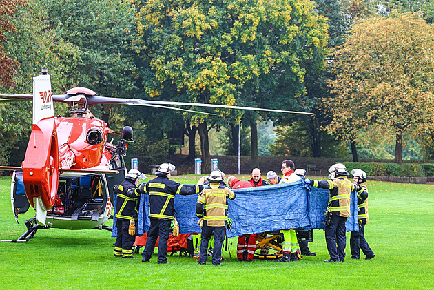 V Německu pobodali nově zvolenou starostku, po útoku bojuje o život