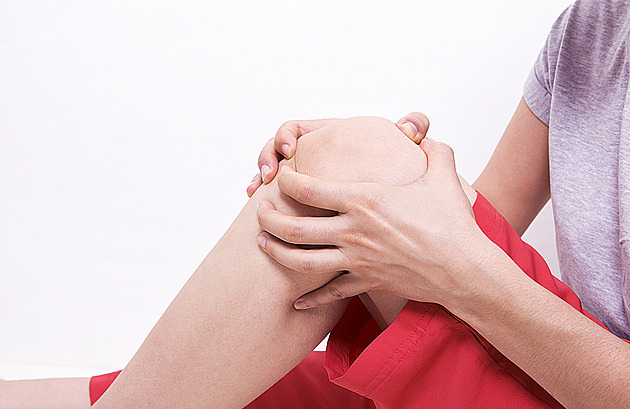 S operacemi kolen pomáhá i robot. Zkracuje pobyt v nemocnici o polovinu