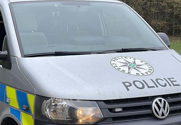 Policie na Děčínsku pátrá po ozbrojeném muži. Je podezřelý z loupežného přepadení