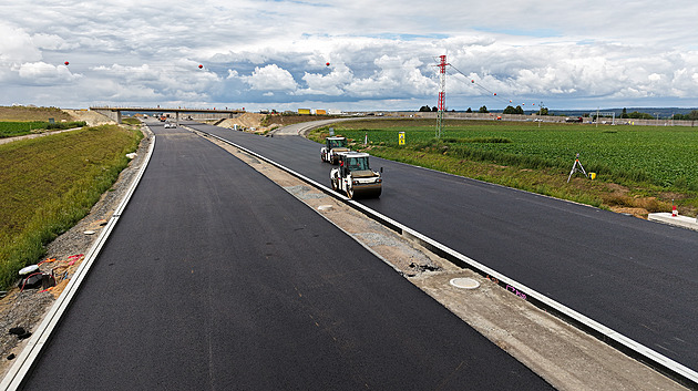 Úsek dálnice D35 na Jičínsku postaví sdružení firem, za víc než čtyři miliardy