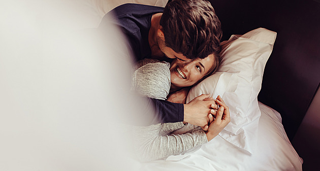 Polaskání a pohlazení po sexu? Nikoliv, kořením vztahu jsou postelové hovory