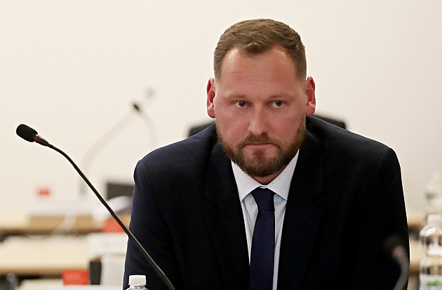 Půl milionu v batohu. Policie stíhá bývalého olympionika kvůli Znojemské tepelné