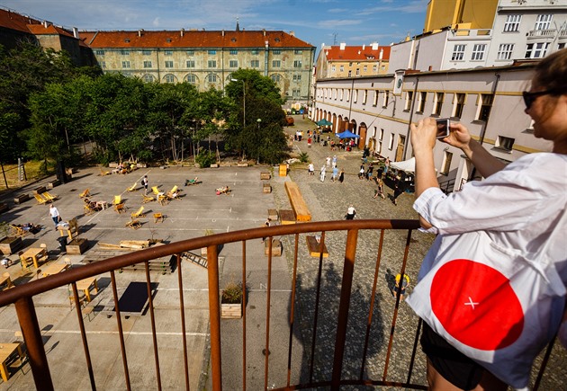 Karlínská kasárna dostala potřebné povolení. Mohou využívat i přilehlé budovy