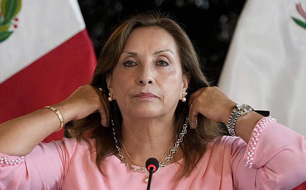 V bouřícím Peru odvolali nenáviděnou prezidentku. Dráždila aférami i plastikou