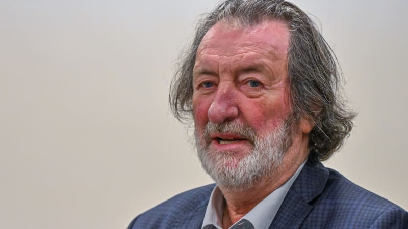 Bolek Polívka zkolaboval během představení. Z jeviště musel záchrankou rovnou do nemocnice