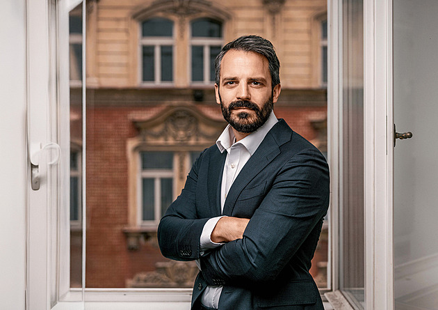 Internet je plný přestrojených e-shopů. Lidé netuší, s kým obchodují, říká právník