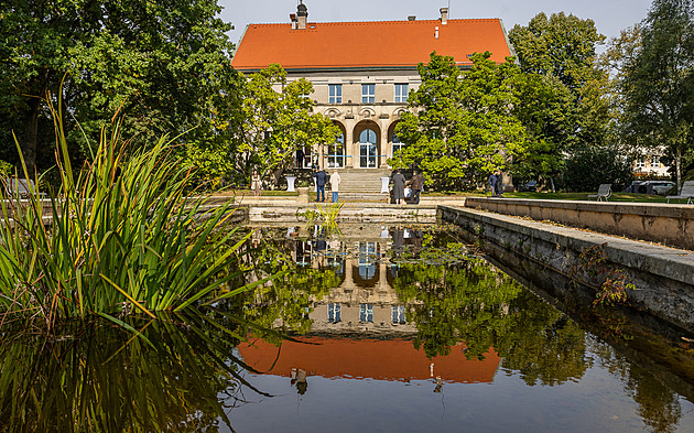 Vila Čerych známá z Odcházení září. Vzniklo kreativní centrum, na půdě kino