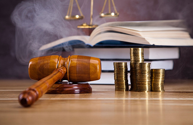 Nevinný ve vazbě a na psychiatrii. Stát ho odbyl tisíci, soud přiznal rekordní miliony