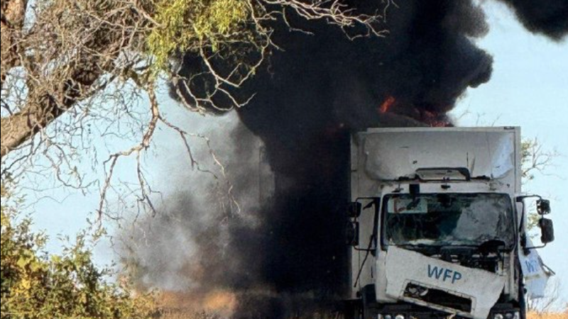 Odporná tvář Rusů, zlobí se Ukrajinci. Okupanti měli zničit kolonu OSN s humanitární pomocí