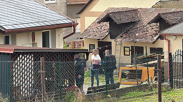 Mrtvý a vážně zranění na Rakovnicku. Policie vyšetřuje násilný čin