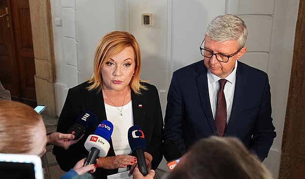 Koalice zastaví růst odvodů OSVČ, zlevní elektřinu a odmítne emisní povolenky