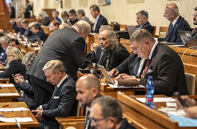 Hospodaření České televize by mohl nově kontrolovat NKÚ, návrh projednal Senát